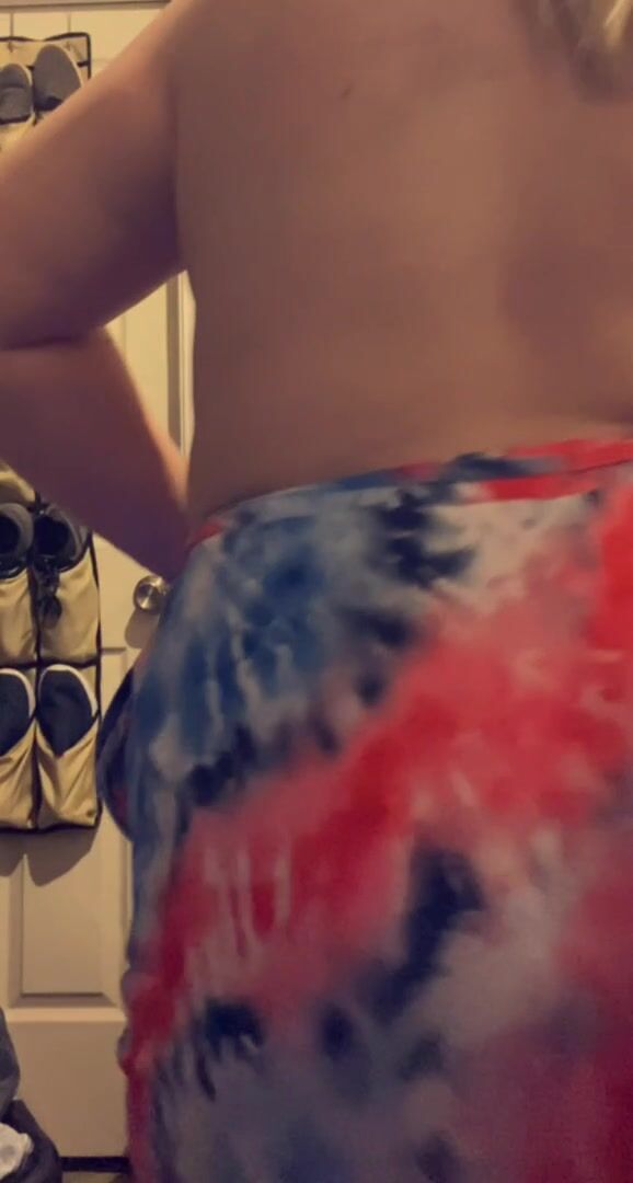 I look like the 4th of July. Makes me wanna hot dog real bad