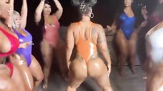Booty Clapping: Ass Clap Line #1