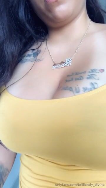 BĐlVlŇ€ Booty clapping???? Wish it was longer tho????