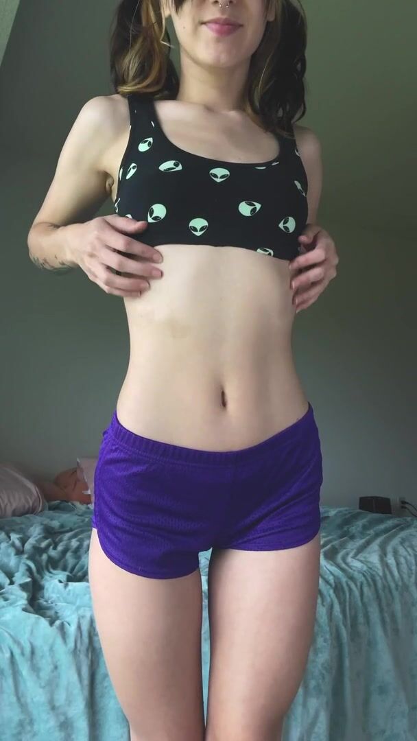 Shaking and spreading my tight little butt☺️
