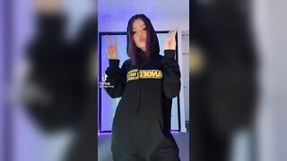 Big Butts In Skirts: This TikTok trend was made for this sub #2