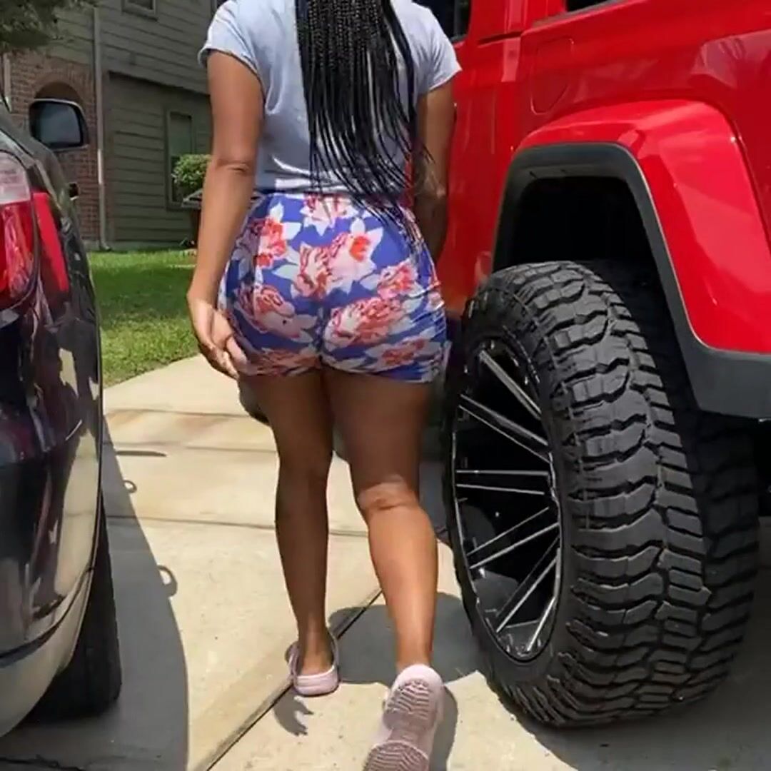 Watch Her Jiggle