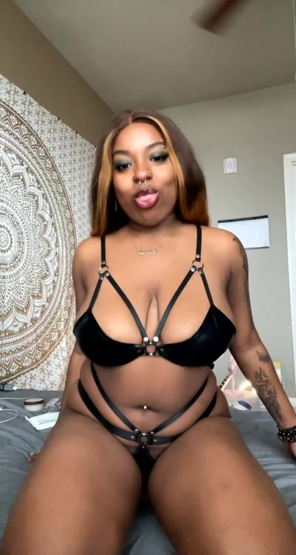 I love showing off my titties