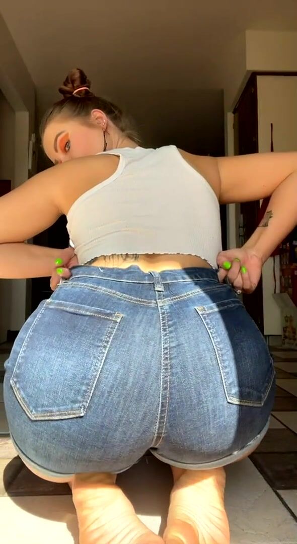 Stripping off my shorts ????