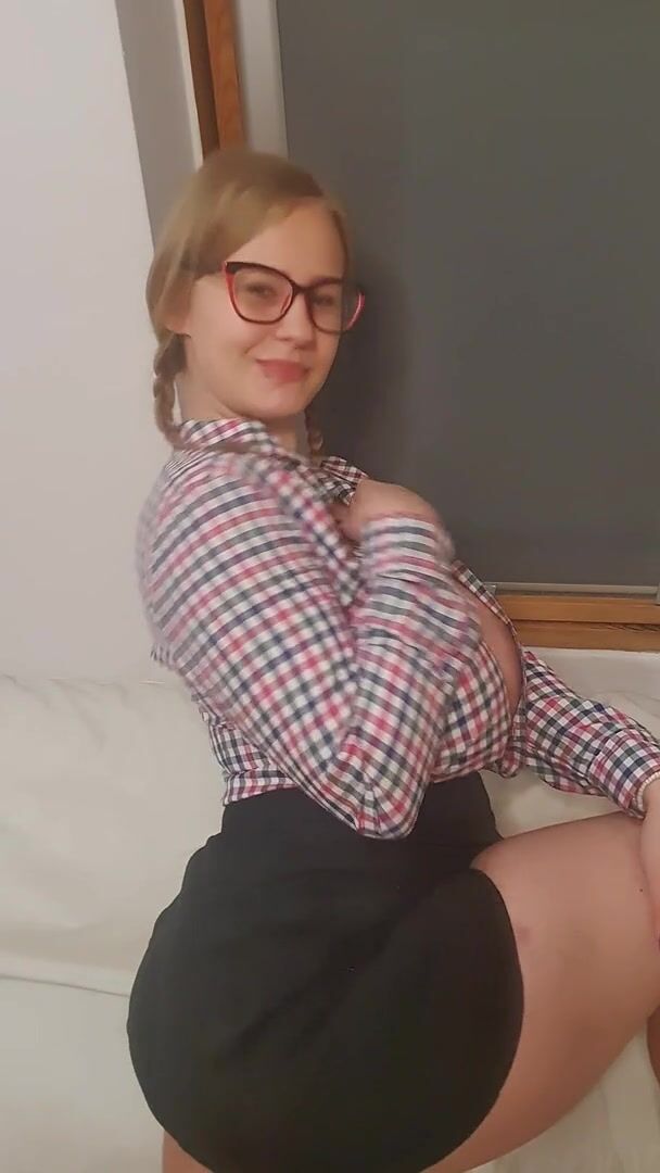 A quick video of my asshole from my internship at the office.