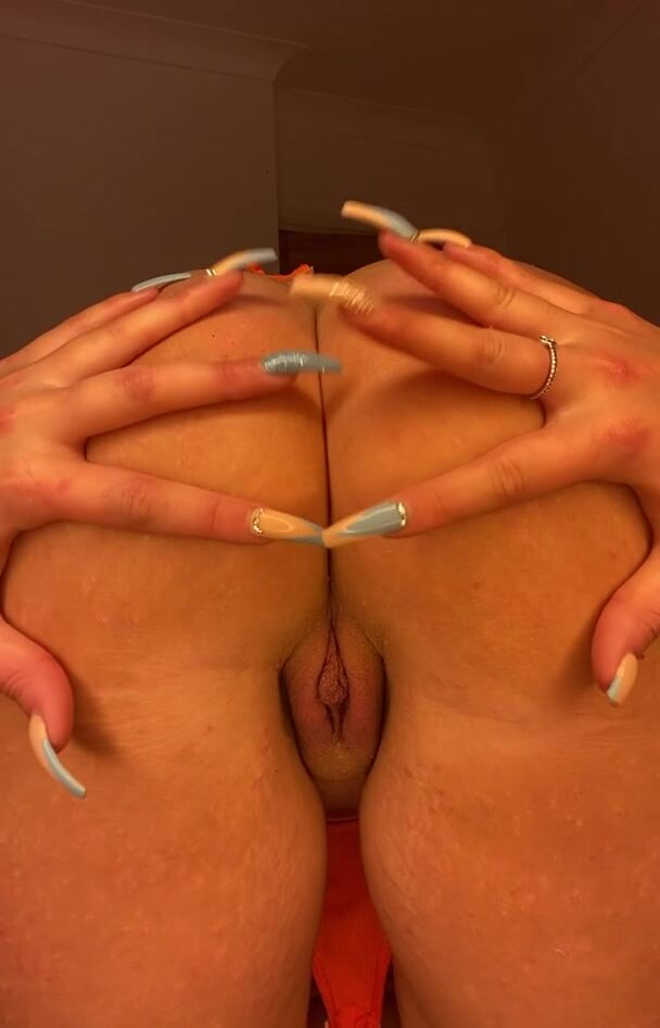 I love spreading my holes