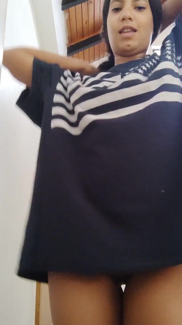 lift my shirt and open my ass for you ????