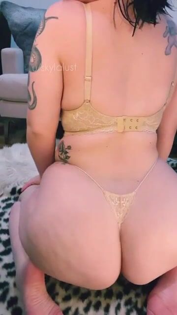 Does this 30 yo milf turn you on?