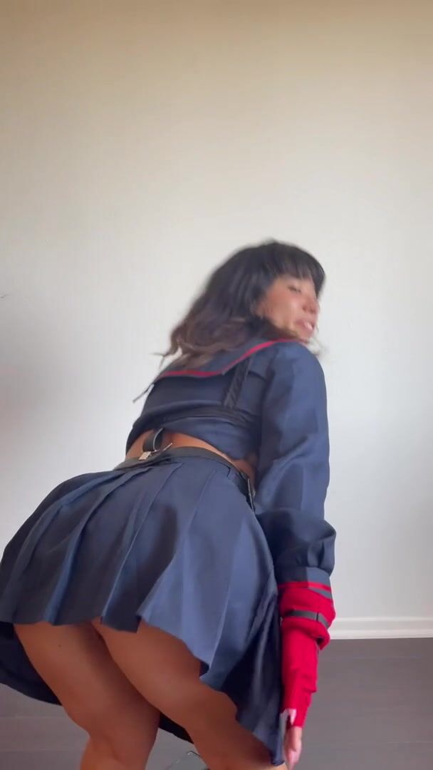 Ass shake in cosplay is the play