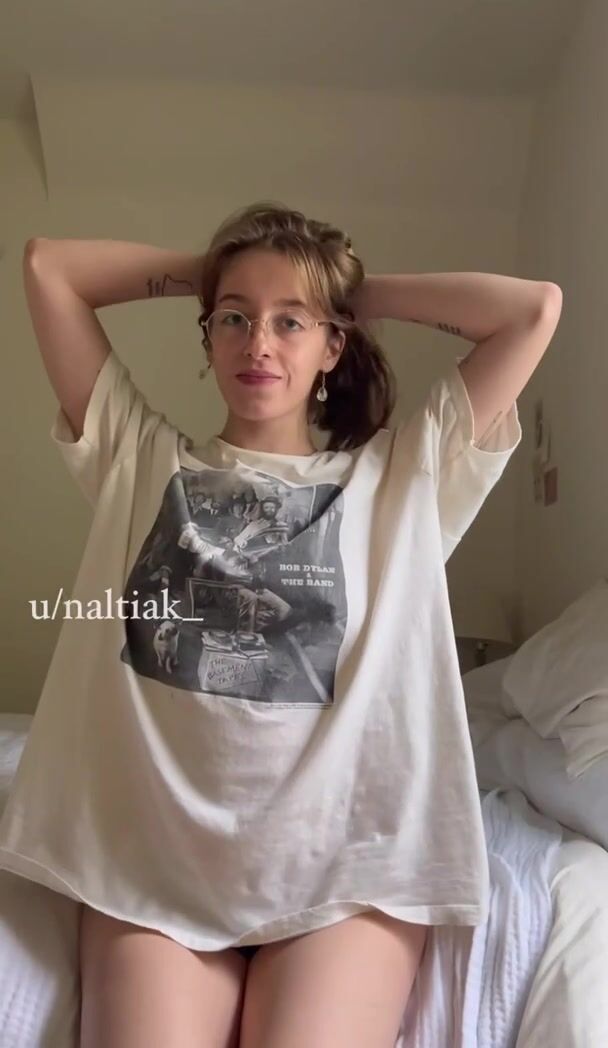 respectfully shaking my ass for bob dylan :)