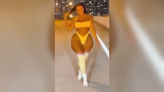 Big Booty Women: Walk♥️♥️ #4
