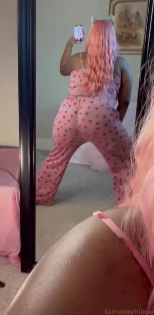 Thank God for the Motherland for giving me these cheeks!