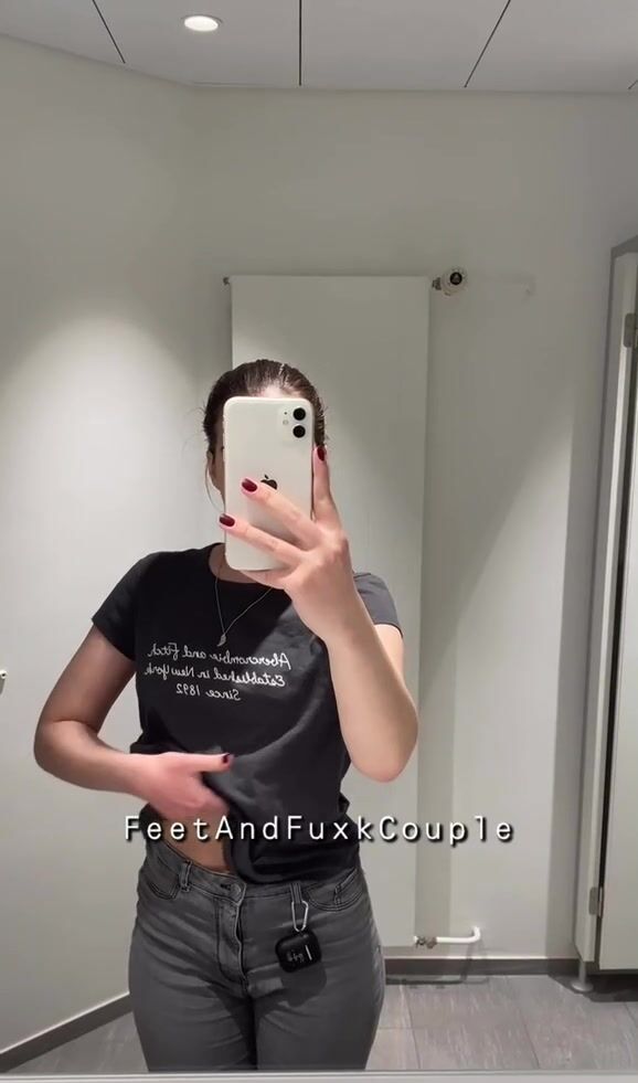 Don‘t mind me, just a slutty teen showing off in her works bathroom [ST]