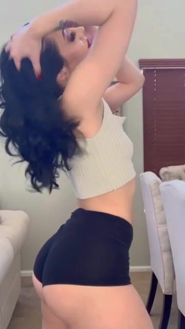 Ass in Booty shorts, slow motion ????❤️