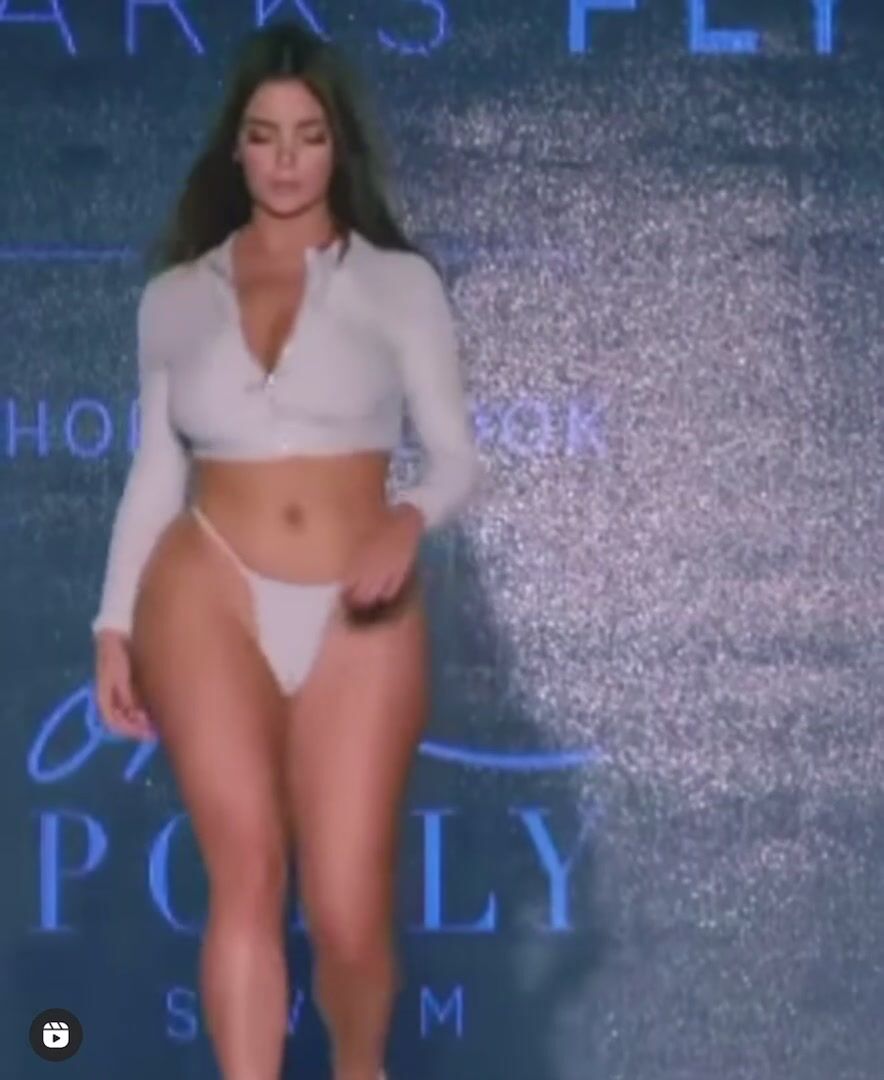 When she got that thang installed they didn’t give her walking instructions, I’d still destroy it.