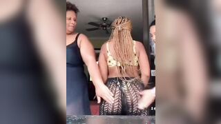 Momma makin waves (watch the slap)