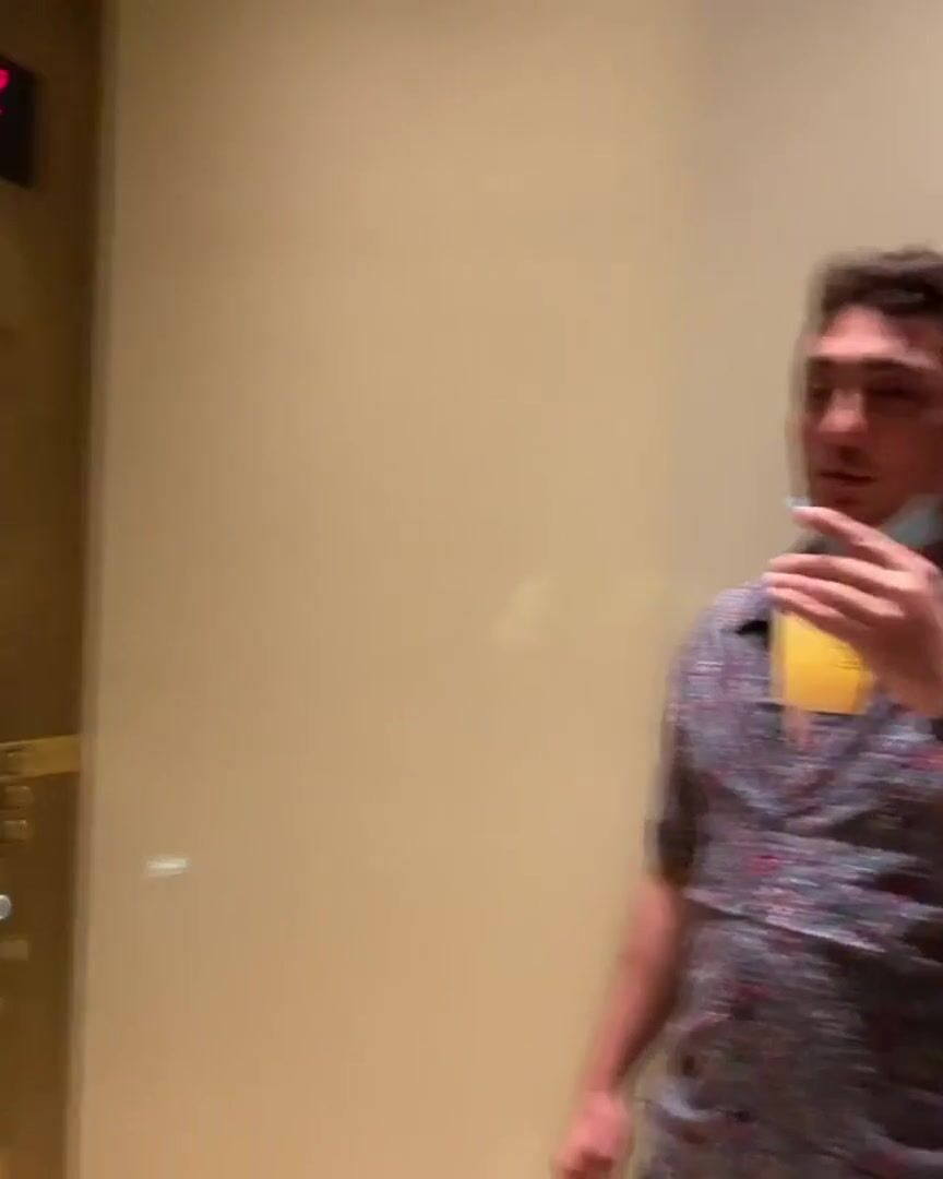 Dudes really be real life weirdos ????