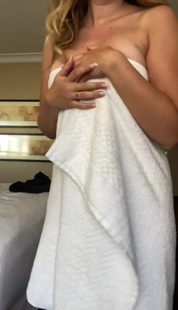 Your pawg queen fresh out of the shower.. join me next time?