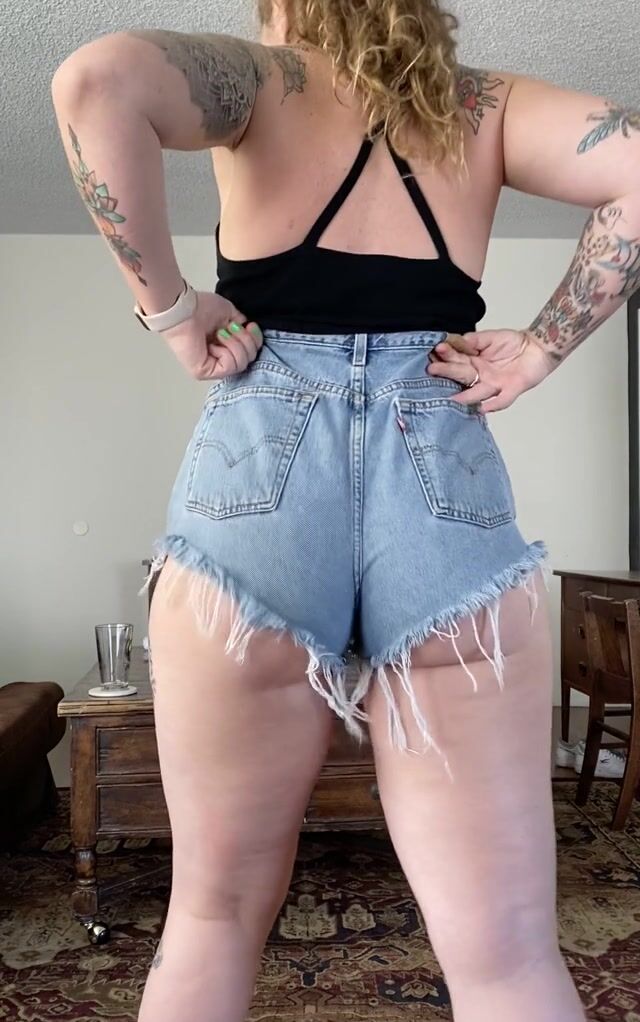 Here's my ass in jean shorts for everyone sorting by new this morning