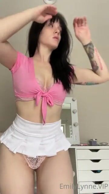 the perfect pawg shakes her ass