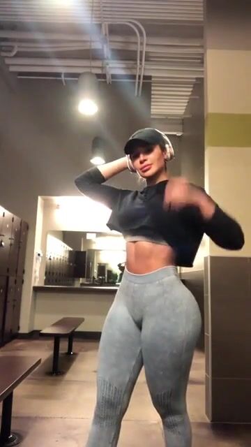 Jaclyn Jelena keeping it tight