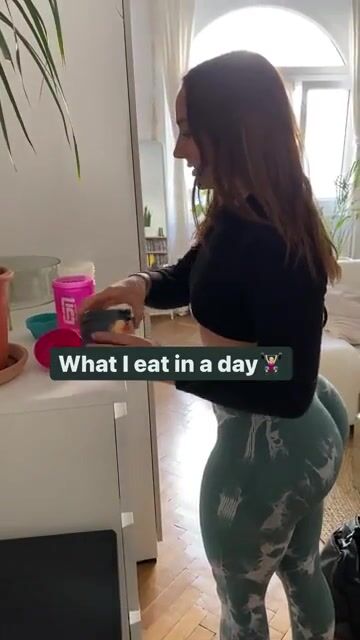 That ass in those leggings is just unfair @michaprinz