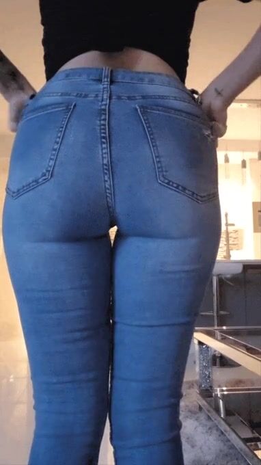 This butt loves to be eaten ????????